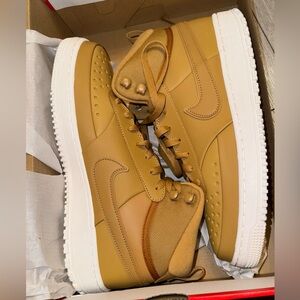 Nike Mens Court Vision Mid Top Winter Sneakers